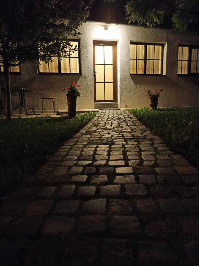 Courtyard Studio Oradea Exterior foto